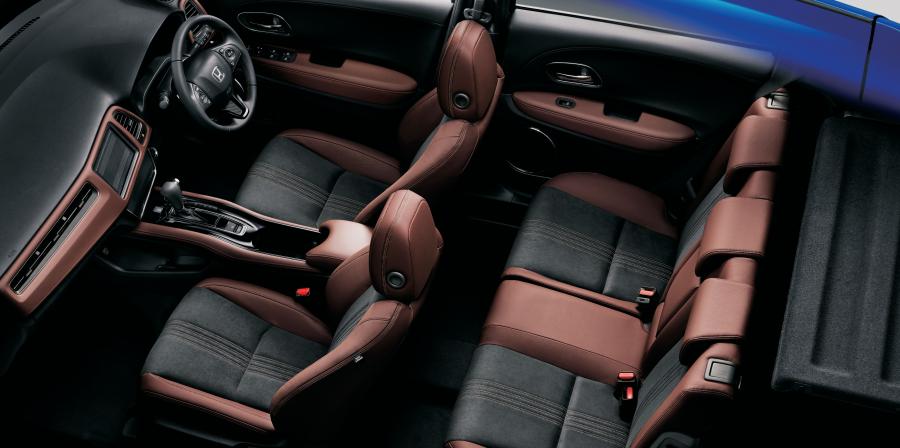 Интерьер Honda Vezel Touring 2019 года  (JP) (фото 9 из 16)
